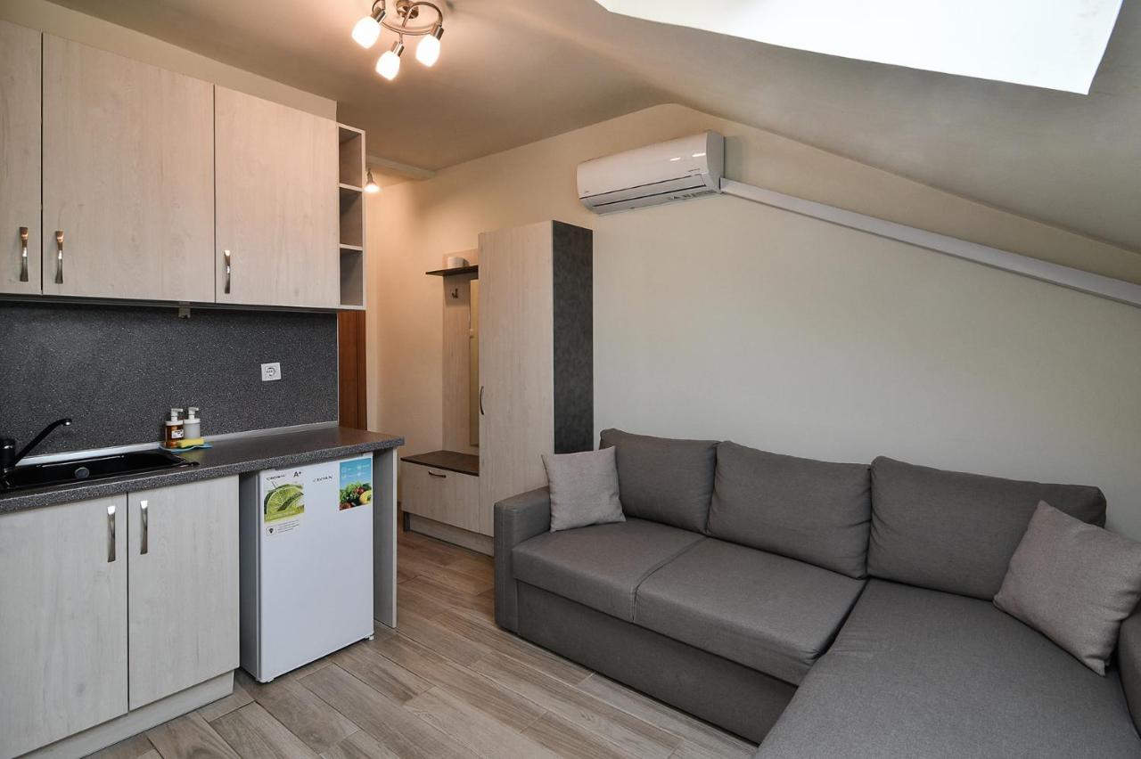 Small Studio On Budget In The Heart Of City Varna Extérieur photo
